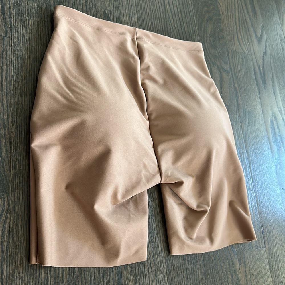 Skims Butt Enhancing Padded Shorts L - Picture 4 of 5